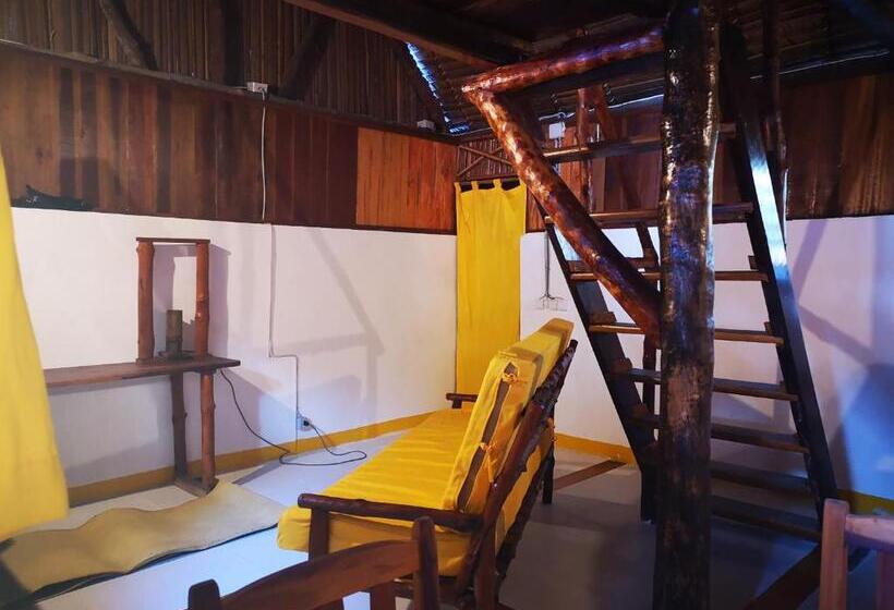 اتاق لوکس با بالکن و چشمانداز دریا, Chez Alex