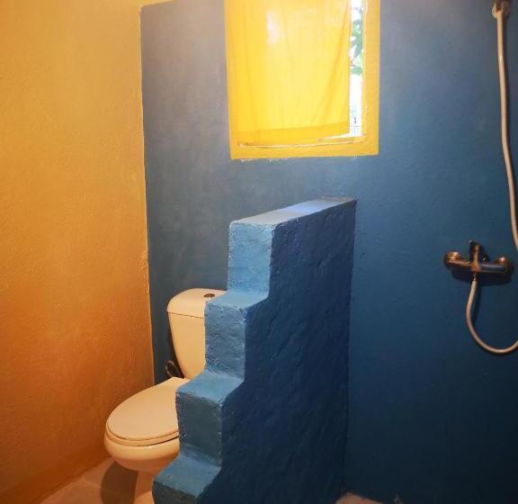 اتاق لوکس با بالکن و چشمانداز دریا, Chez Alex