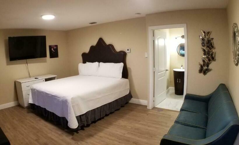 스탠다드 스튜디오, The Lauderdale Boutique