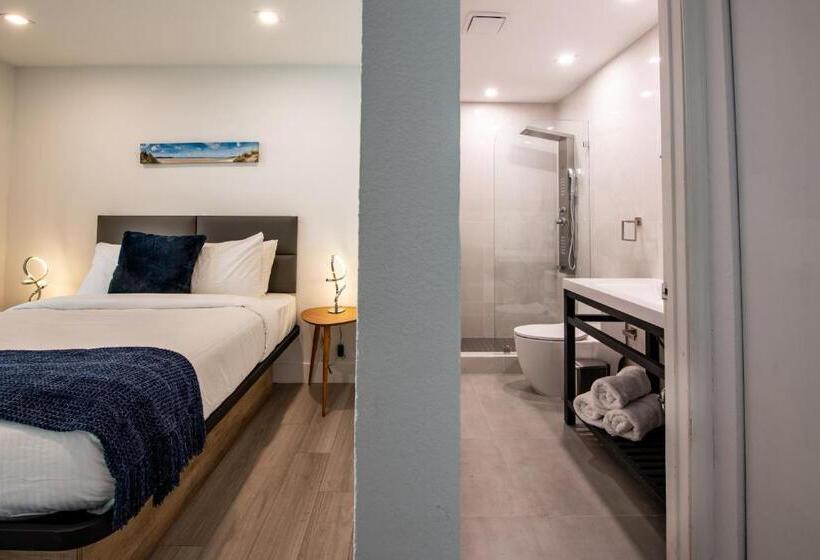 디럭스 스튜디오, The Lauderdale Boutique