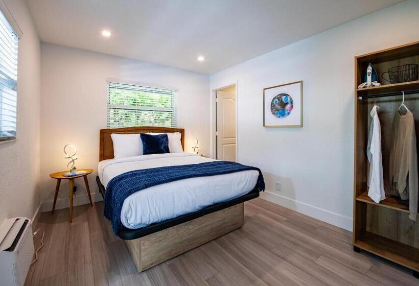 디럭스 스튜디오, The Lauderdale Boutique