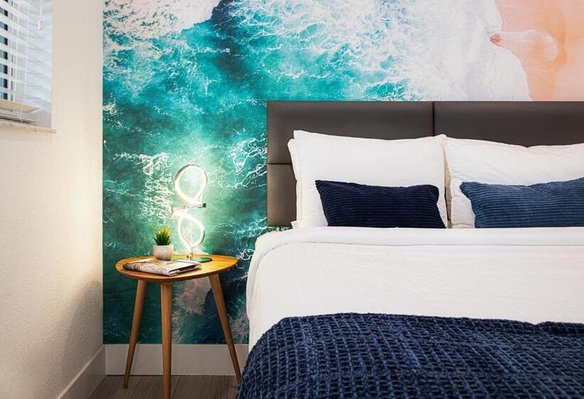 디럭스 스튜디오, The Lauderdale Boutique