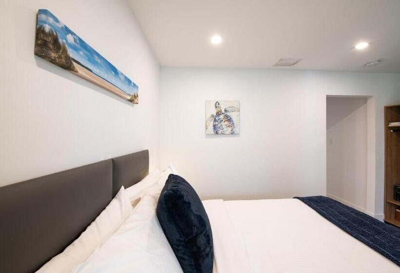 디럭스 스튜디오, The Lauderdale Boutique