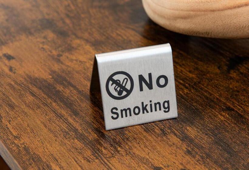 스탠다드 스튜디오, The Lauderdale Boutique