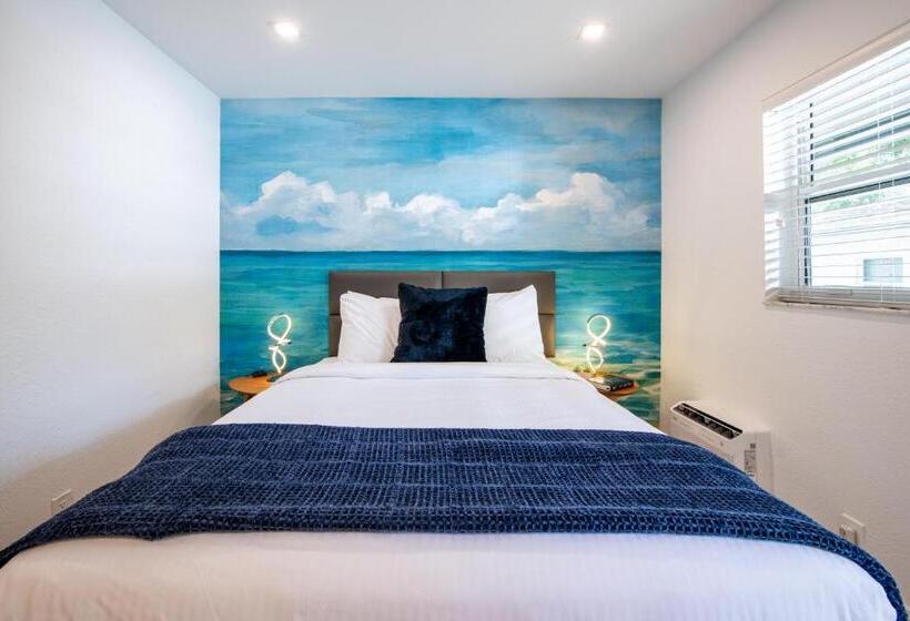 스탠다드 스튜디오, The Lauderdale Boutique