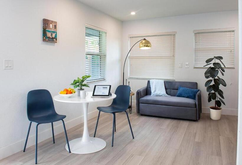 주니어 스위트, The Lauderdale Boutique