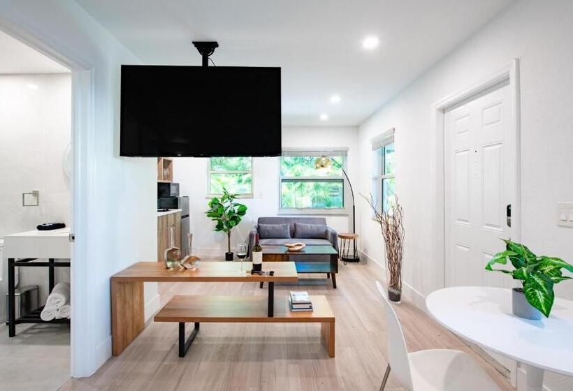 주니어 스위트, The Lauderdale Boutique