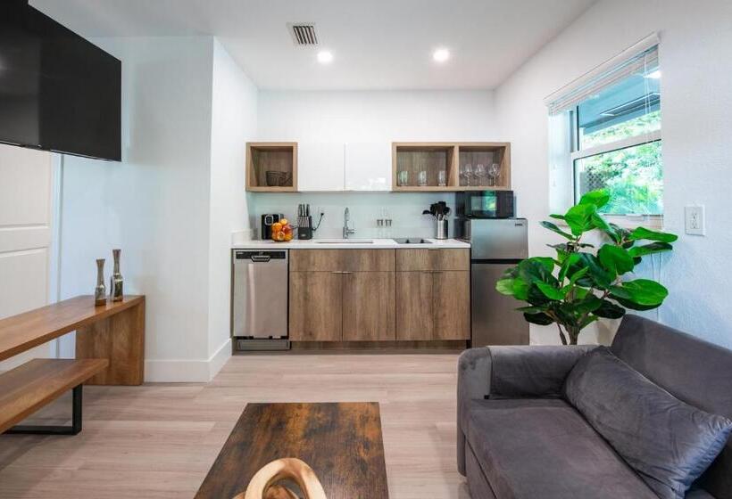 주니어 스위트, The Lauderdale Boutique