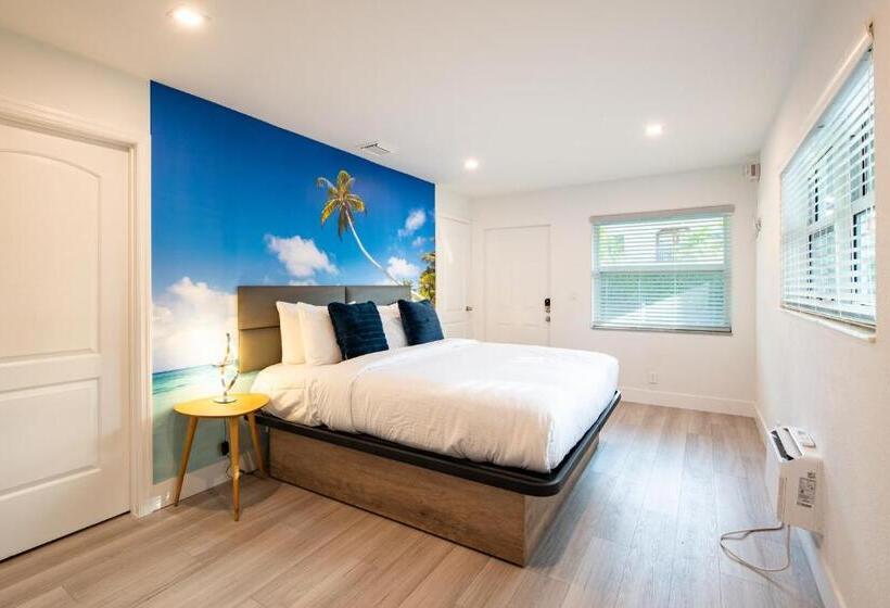 스탠다드 스튜디오, The Lauderdale Boutique