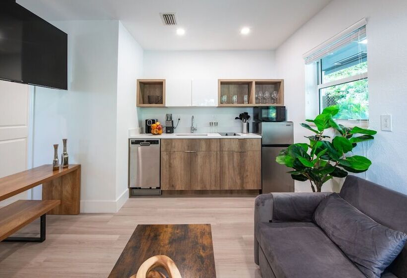 주니어 스위트, The Lauderdale Boutique