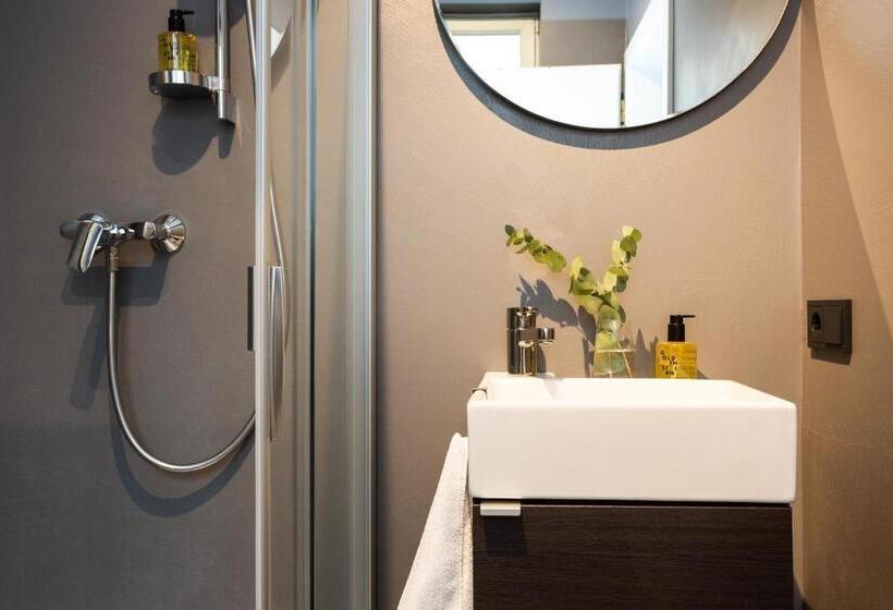 اتاق استاندارد, Goldenstern Townhouse