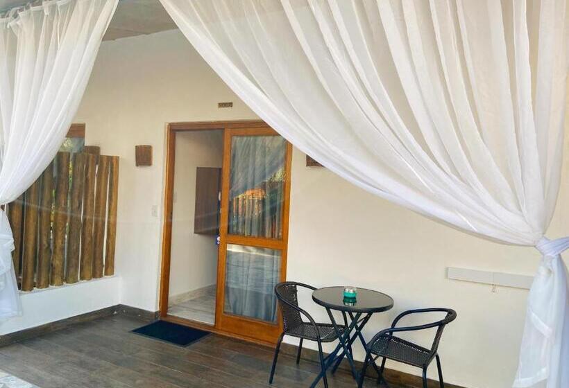 스탠다드 트리플 룸 풀장 전망, Pousada Pono Village