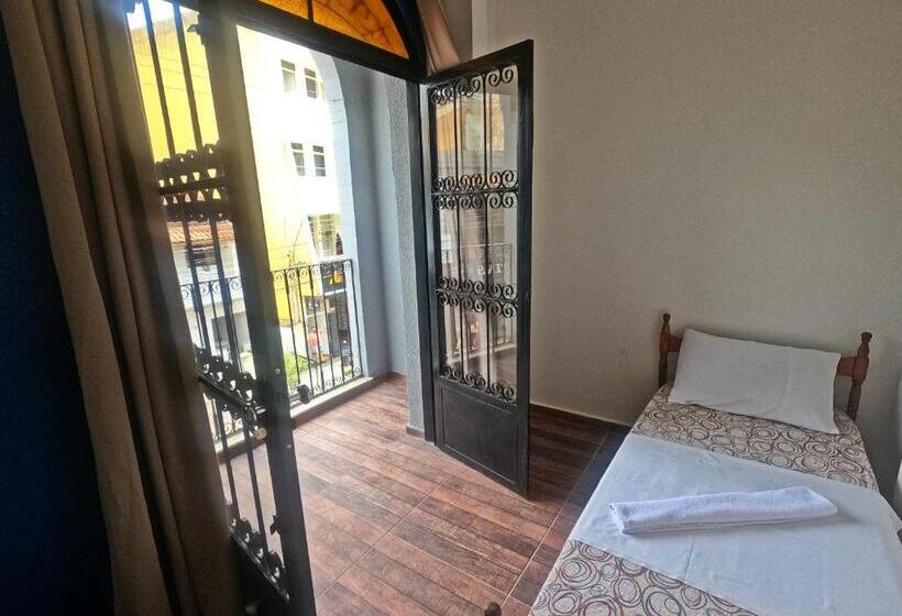 三人经典房间, Mao De Fatima