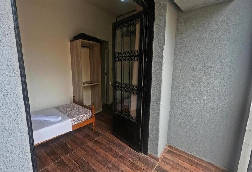 三人经典房间, Mao De Fatima