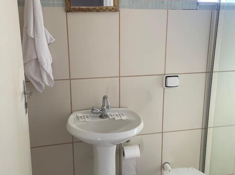 经典四人房间, Mao De Fatima