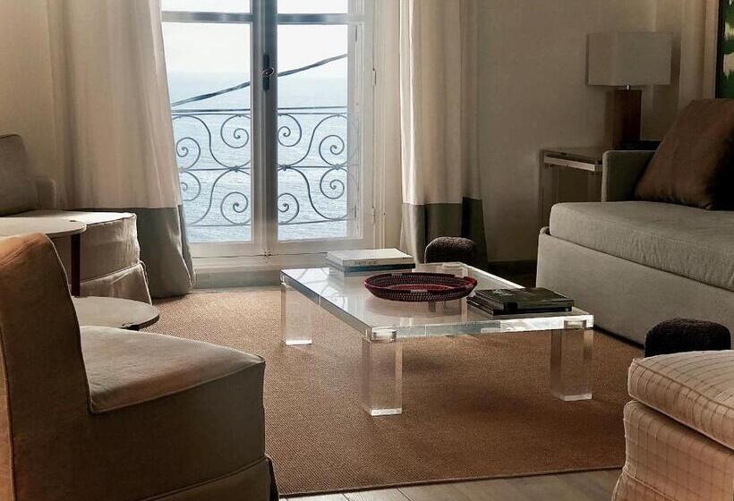 جناح مطلّ علي البحر, Les Lilas