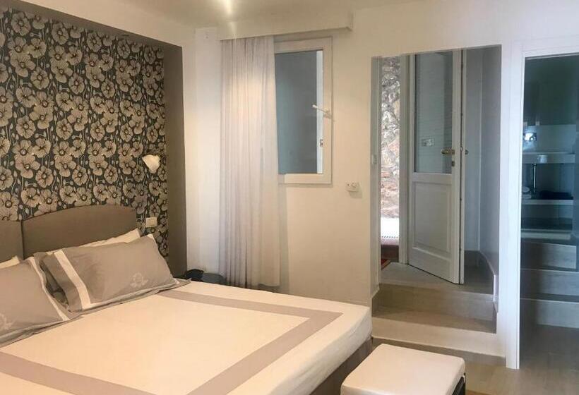 جناح مطلّ علي البحر, Les Lilas