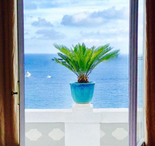 Deluxe Suite Sea View, Les Lilas