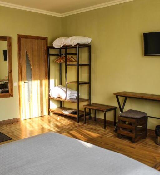 اتاق سوپریور با تخت بزرگ, Sadyba Darka