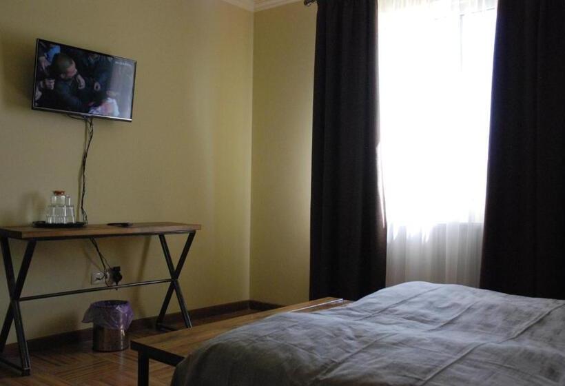 اتاق سوپریور سه تخته, Sadyba Darka