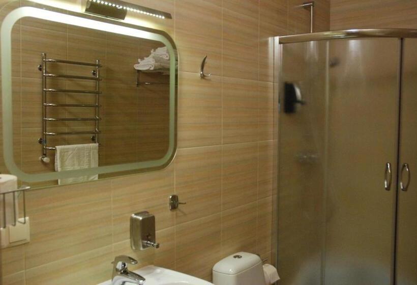 اتاق سوپریور سه تخته, Sadyba Darka