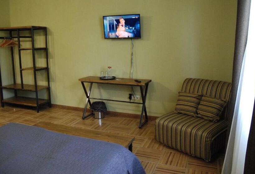 اتاق سوپریور سه تخته, Sadyba Darka