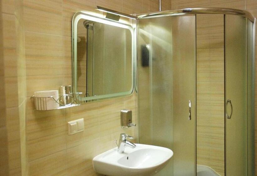 اتاق سوپریور سه تخته, Sadyba Darka