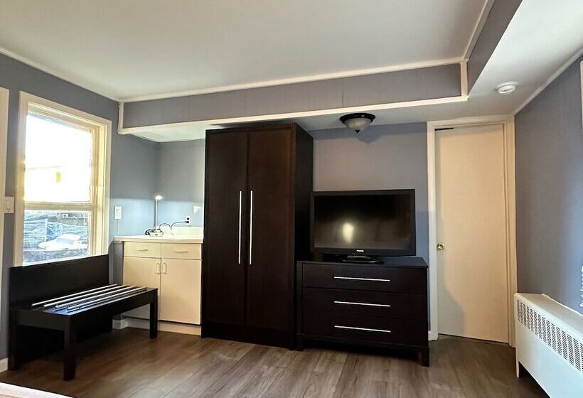 Номер Стандарт, Community Court Motel