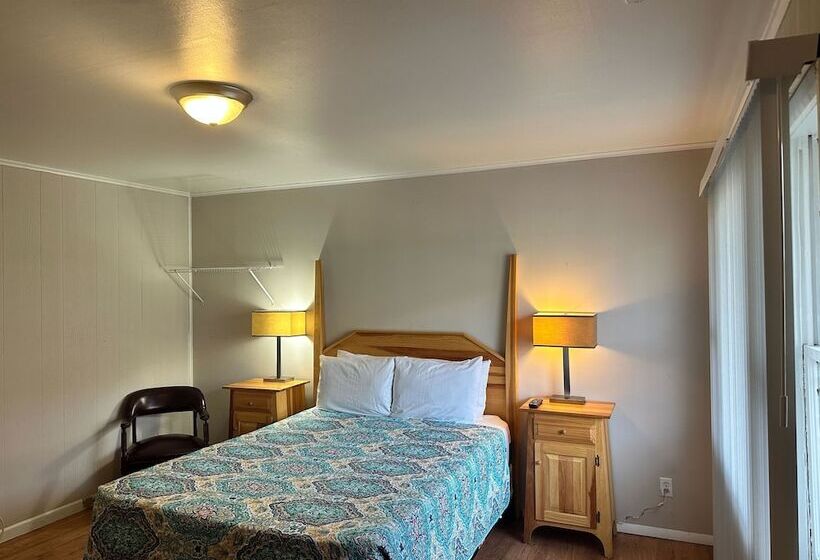 Номер Стандарт, Community Court Motel