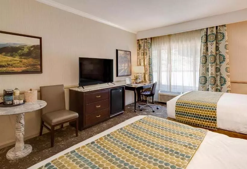 استودیوی استاندارد, Ayres Hotel Corona Riverside