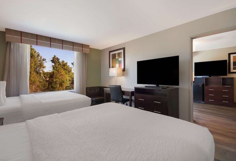 Suite, Spark By Hilton Destin