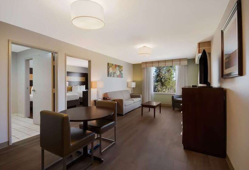 Suite, Spark By Hilton Destin