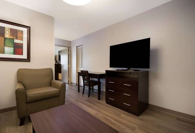 جناح لذوى الاحتياجات الخاصة, Spark By Hilton Destin