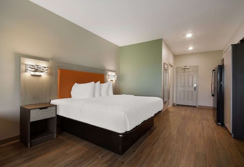 جناح, Spark By Hilton Destin