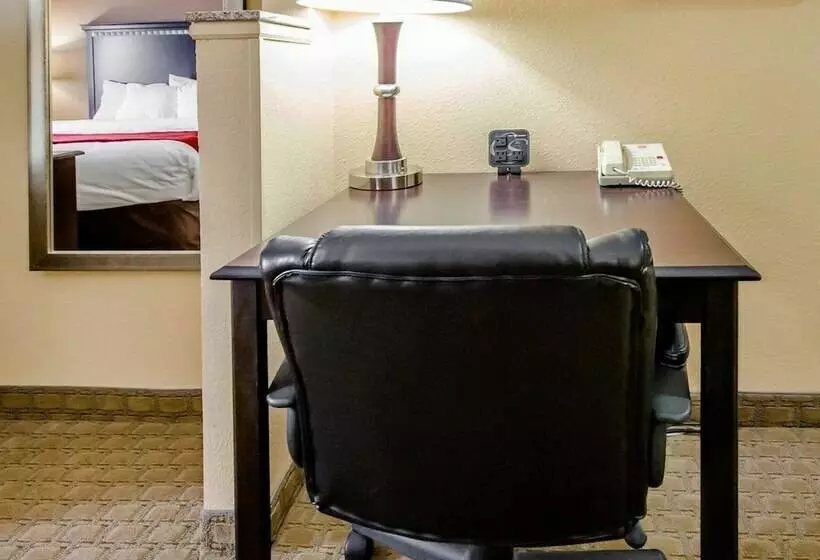 スイート, Comfort Suites Louisville East