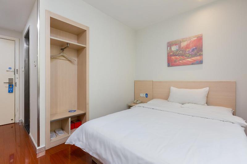 适合残疾人士使用的带超级大床的标准间, Country Inn & Suites By Radisson Atlanta Airport North Ga