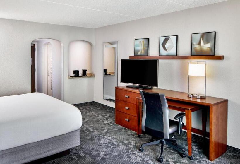 חדר סטנדרט עם מיטת קינג, Courtyard Rochester East/penfield