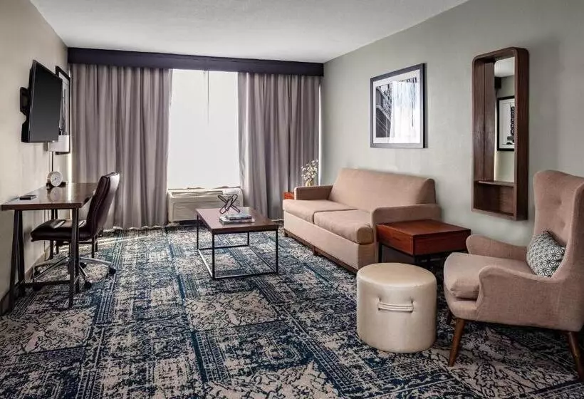 キングサイズベッドのスイートルーム, Four Points By Sheraton Memphis East