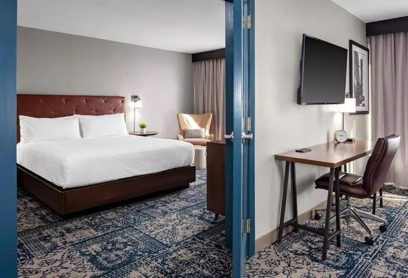 キングサイズベッドのスイートルーム, Four Points By Sheraton Memphis East