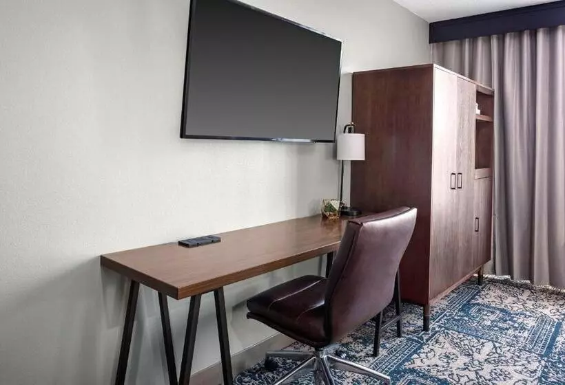 キングサイズベッドのスタンダードルーム, Four Points By Sheraton Memphis East