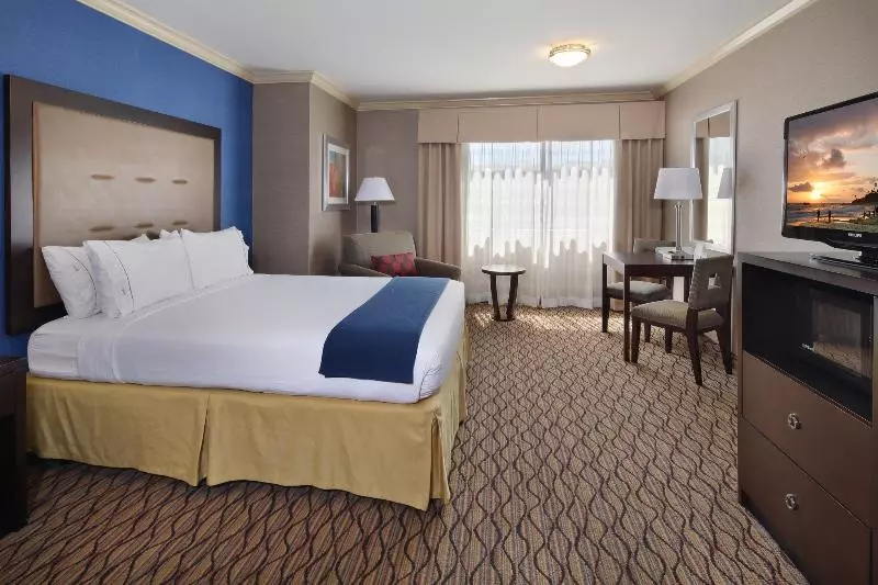 اتاق استاندارد با تخت بزرگ برای معلولان, Holiday Inn Express Port Hueneme, An Ihg