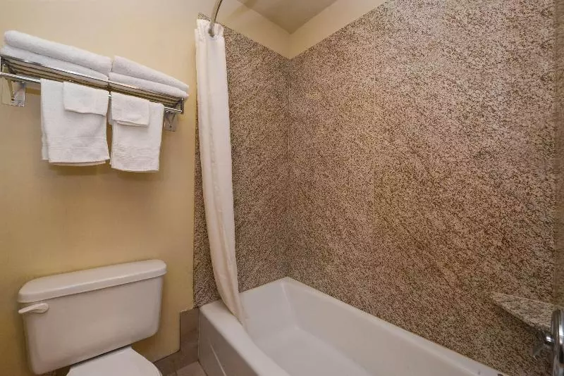 اتاق استاندارد برای معلولان, Holiday Inn Express Port Hueneme, An Ihg