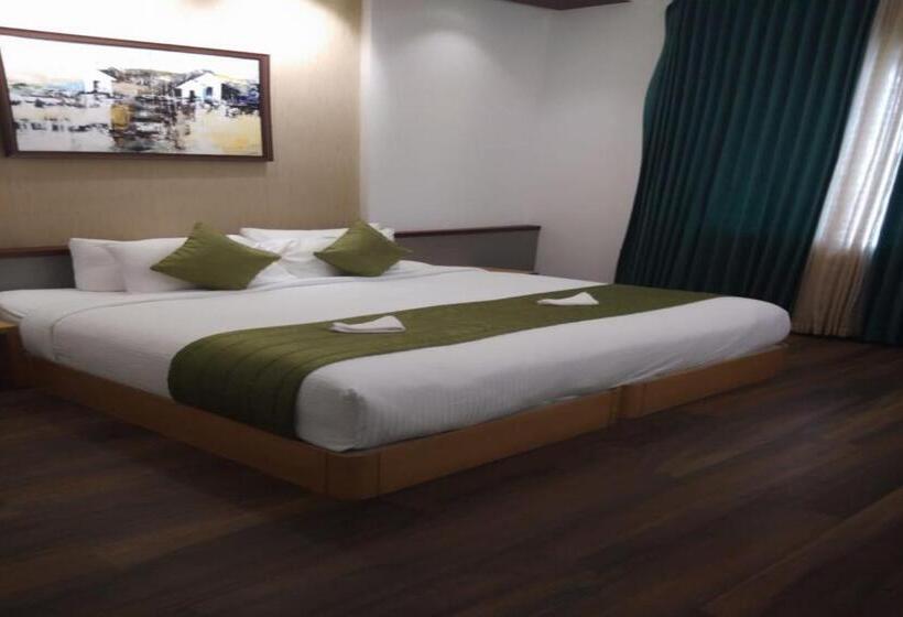 اتاق لوکس با تخت بزرگ, Villa Maryam