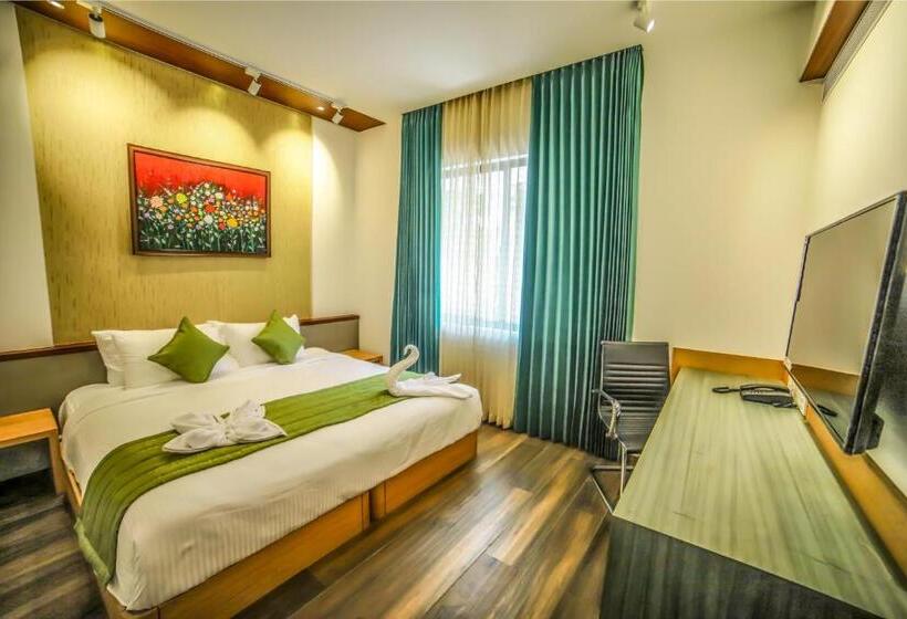 اتاق لوکس با تخت بزرگ, Villa Maryam