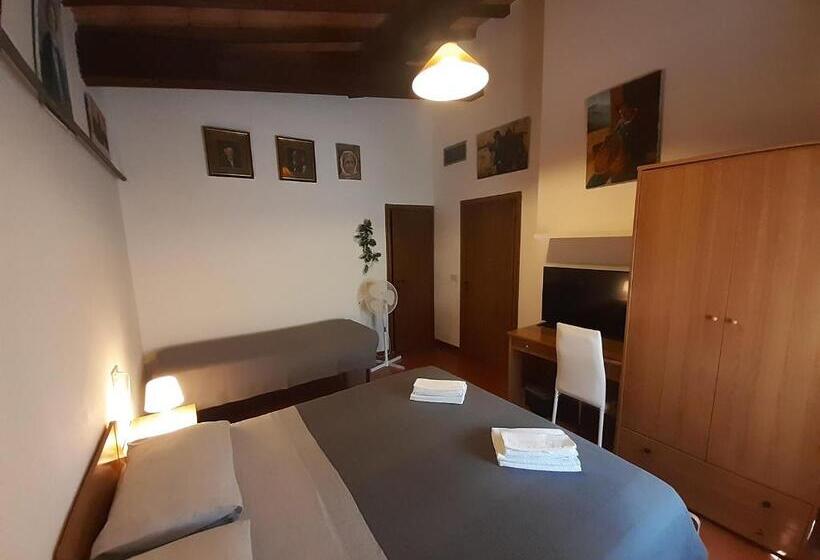 اتاق لوکس سه تخته, Podere San Francesco