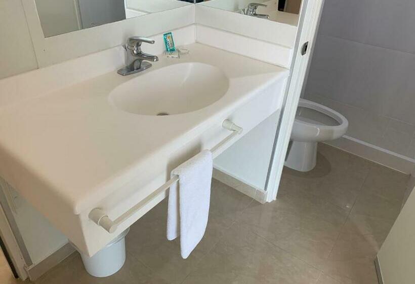 غرفة قياسية, Cali Blvd