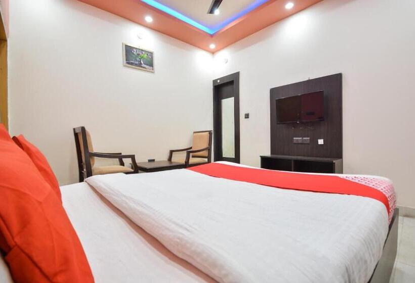 三人经典房间, Oyo 28000  Shivay Residency