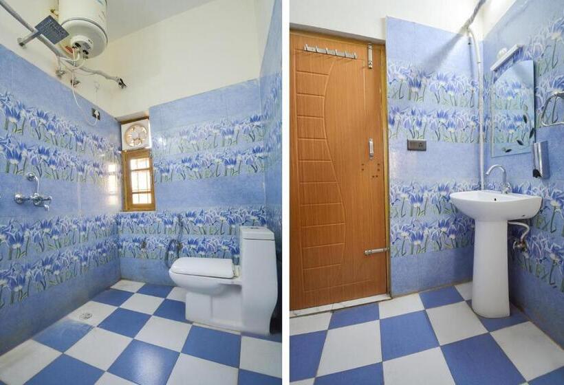 חדר קלאסי לשלושה, Oyo 28000  Shivay Residency