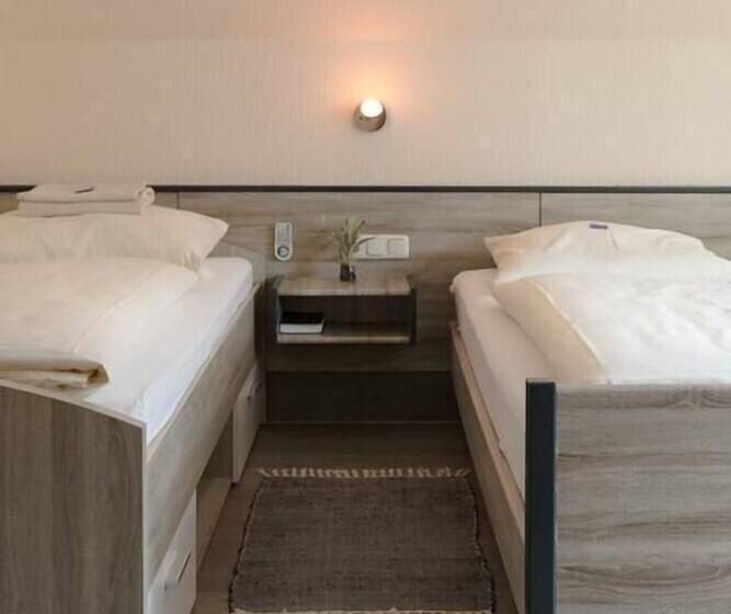 스탠다드 트리플 룸, Pension Central