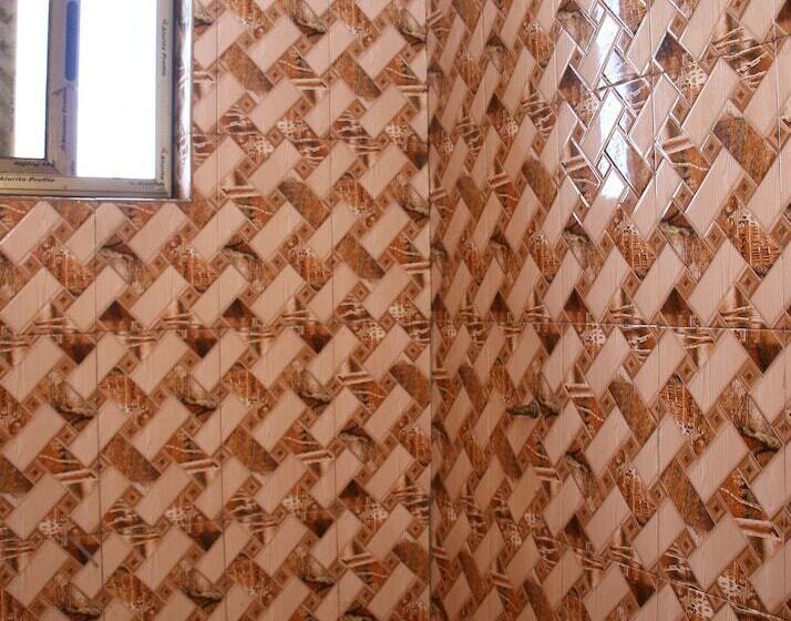 اتاق لوکس, Akomapa Village